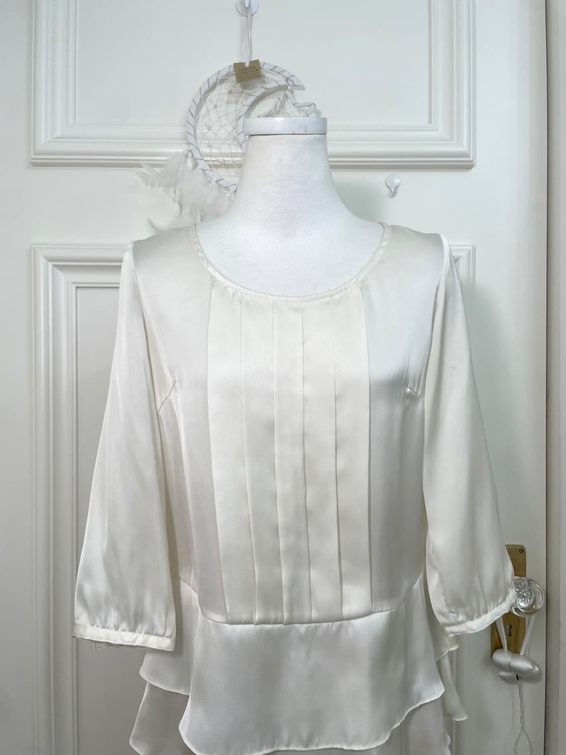 ivory satin pleats ruffle blouse(size-S) 상품이미지5