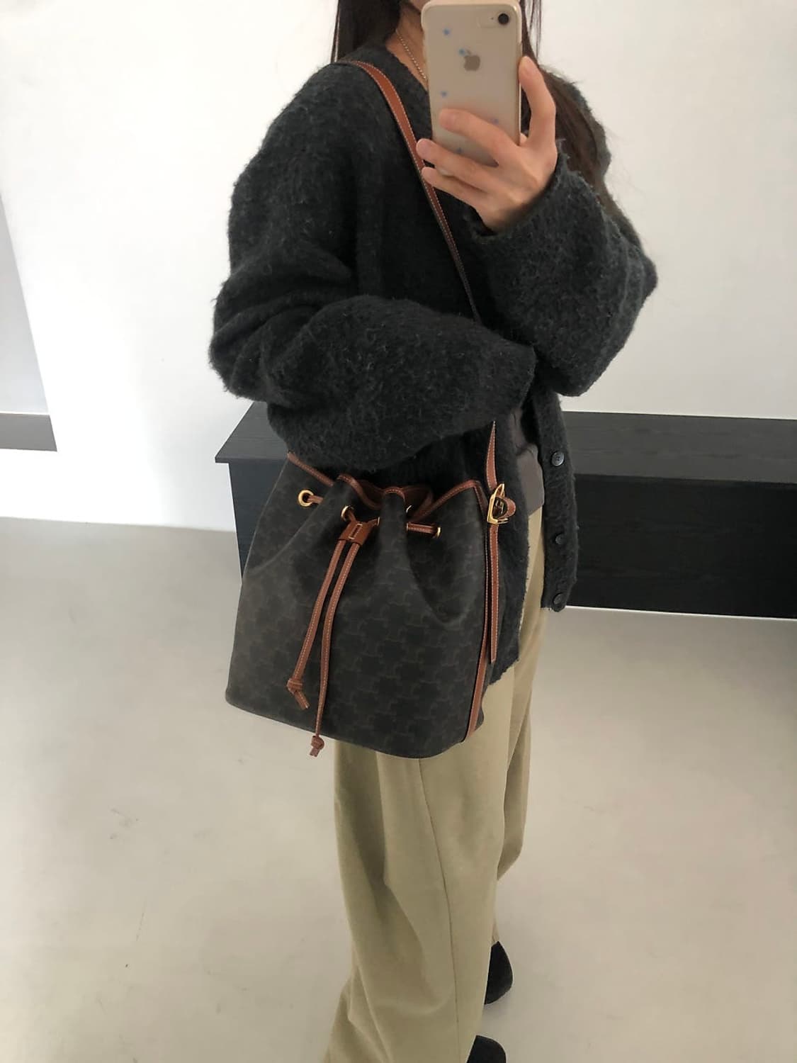 셀린느 드로우 스트링백 미듐 상품이미지10