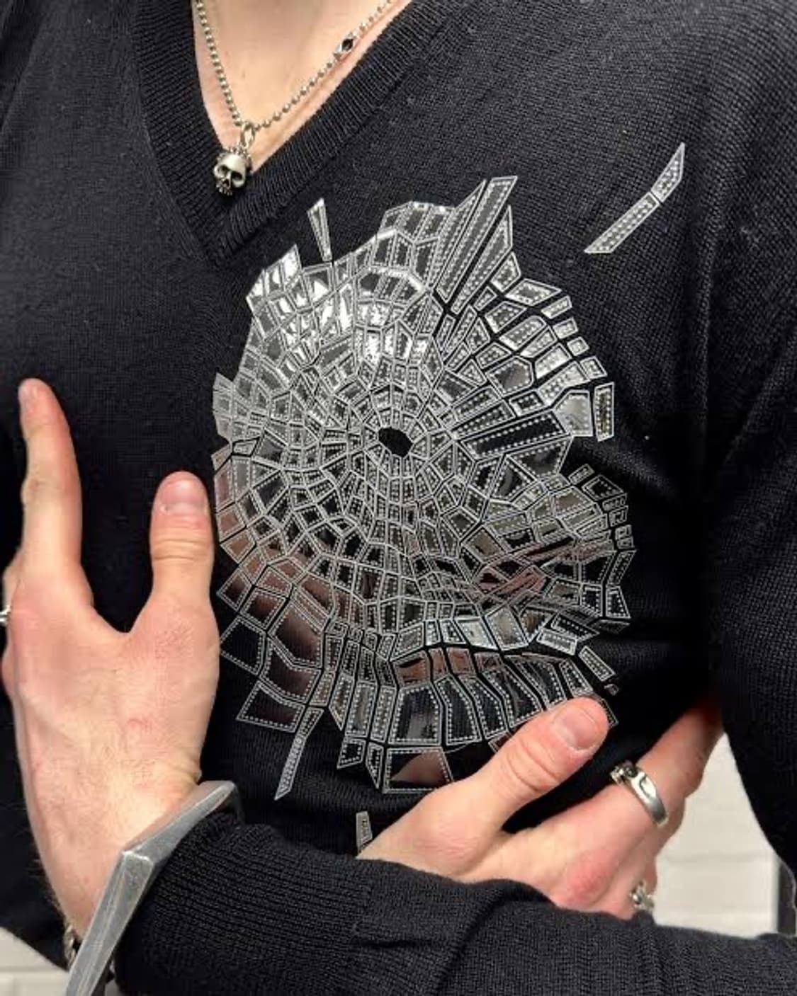 구매) 디올 AW08 브로큰 하트 니트 구합니다 상품이미지3