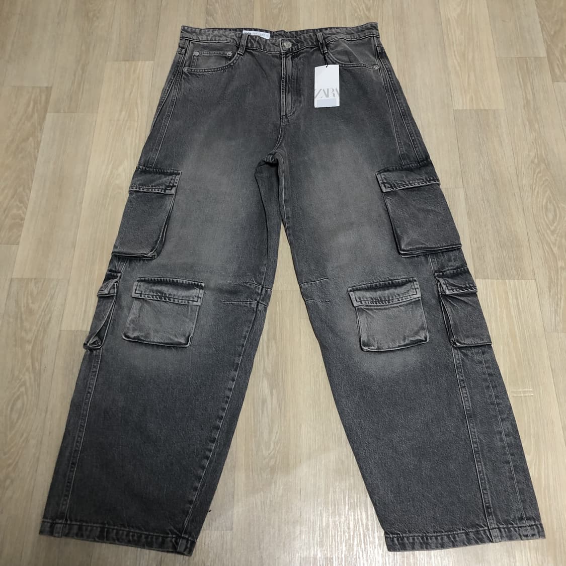 (36) 새상품 자라 ZARA 페이디드 와이드핏 카고 팬츠 워시드 차콜 상품이미지1