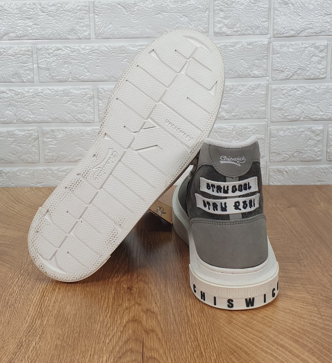 [270]치스윅 하이탑 스니커츠 (새상품) 상품이미지6