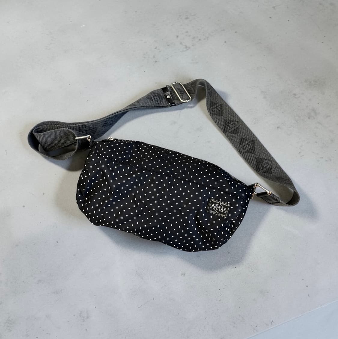 요시다포터 00s 도트패턴 크로스백 상품이미지2