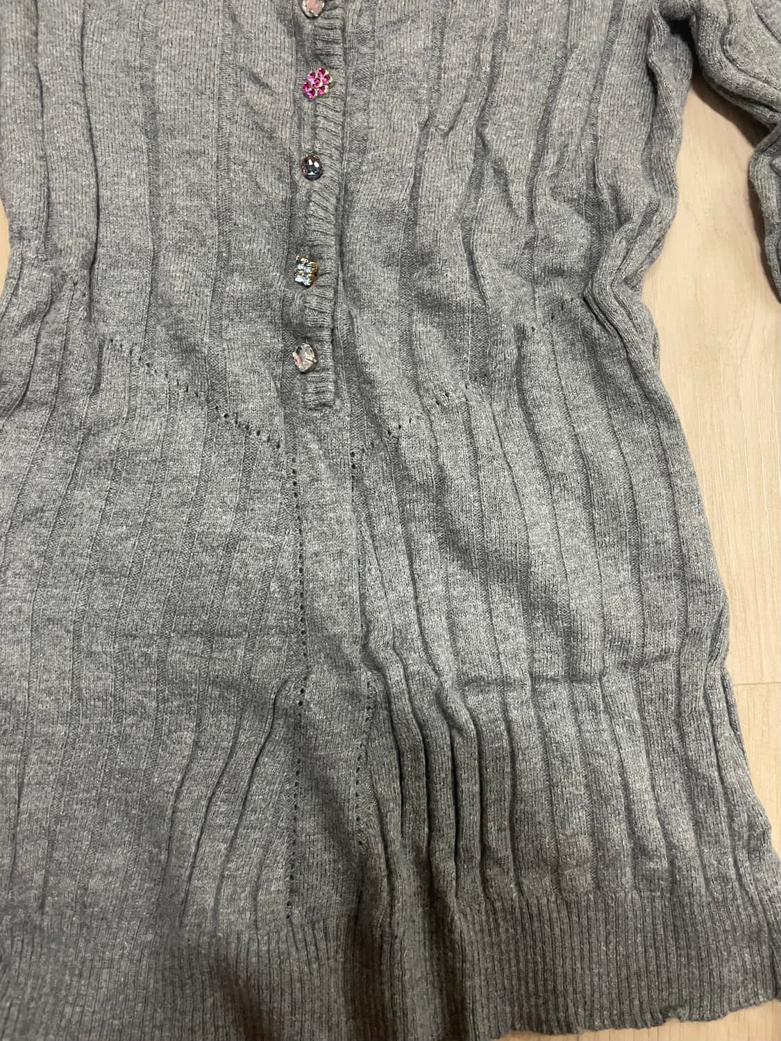 진그레이 u넥 딱붙 단추디테일 가디건 상품이미지4