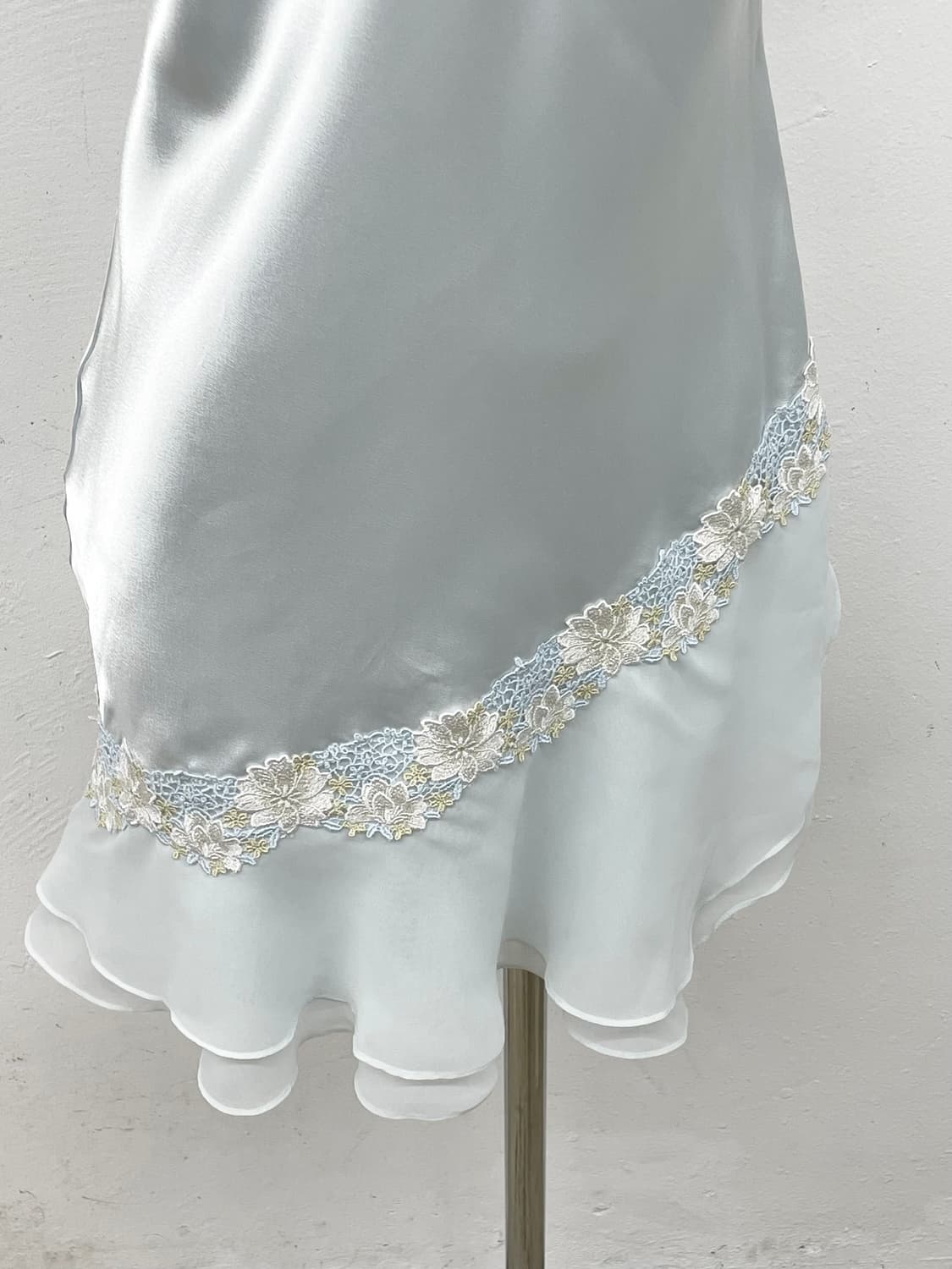 페어리 새틴 프릴 슬립 상품이미지3