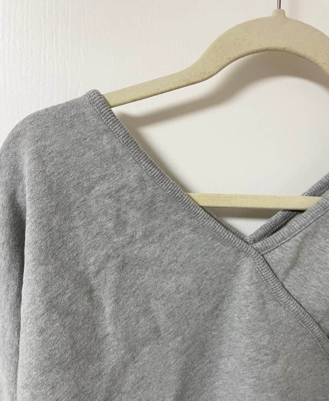 브이컷 사선 언발 긴팔 그레이 S~M 상품이미지2