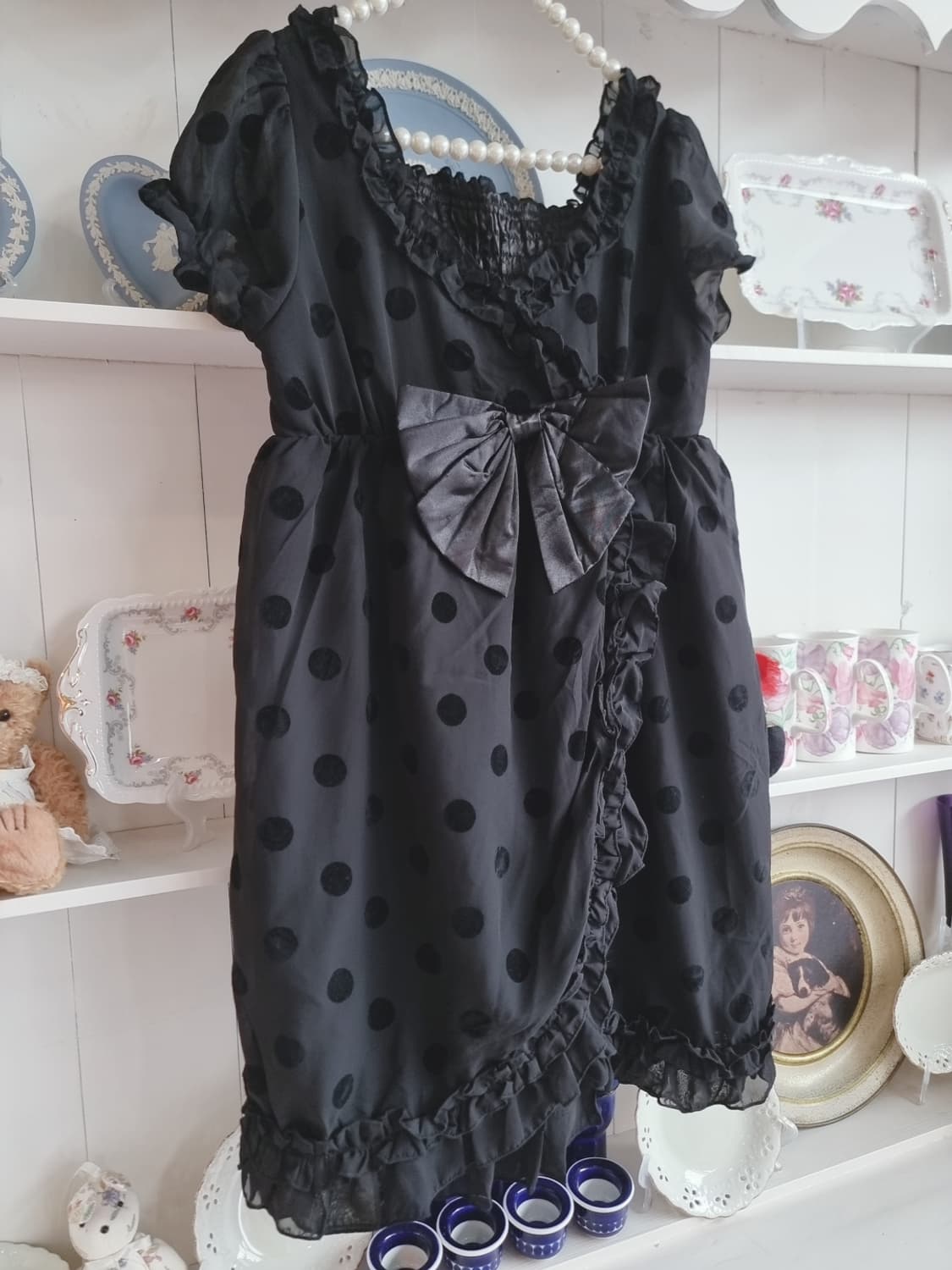 Tralala (트랄라) 블랙 플로킹 도트 리본 원피스 상품이미지2
