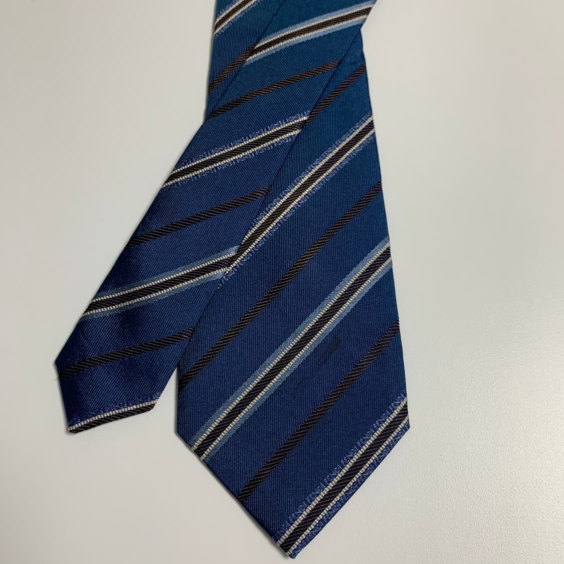 펜디(FENDI) 신형 스트라이프 모노그램 명품넥타이 A등급 이염존재 상품이미지4