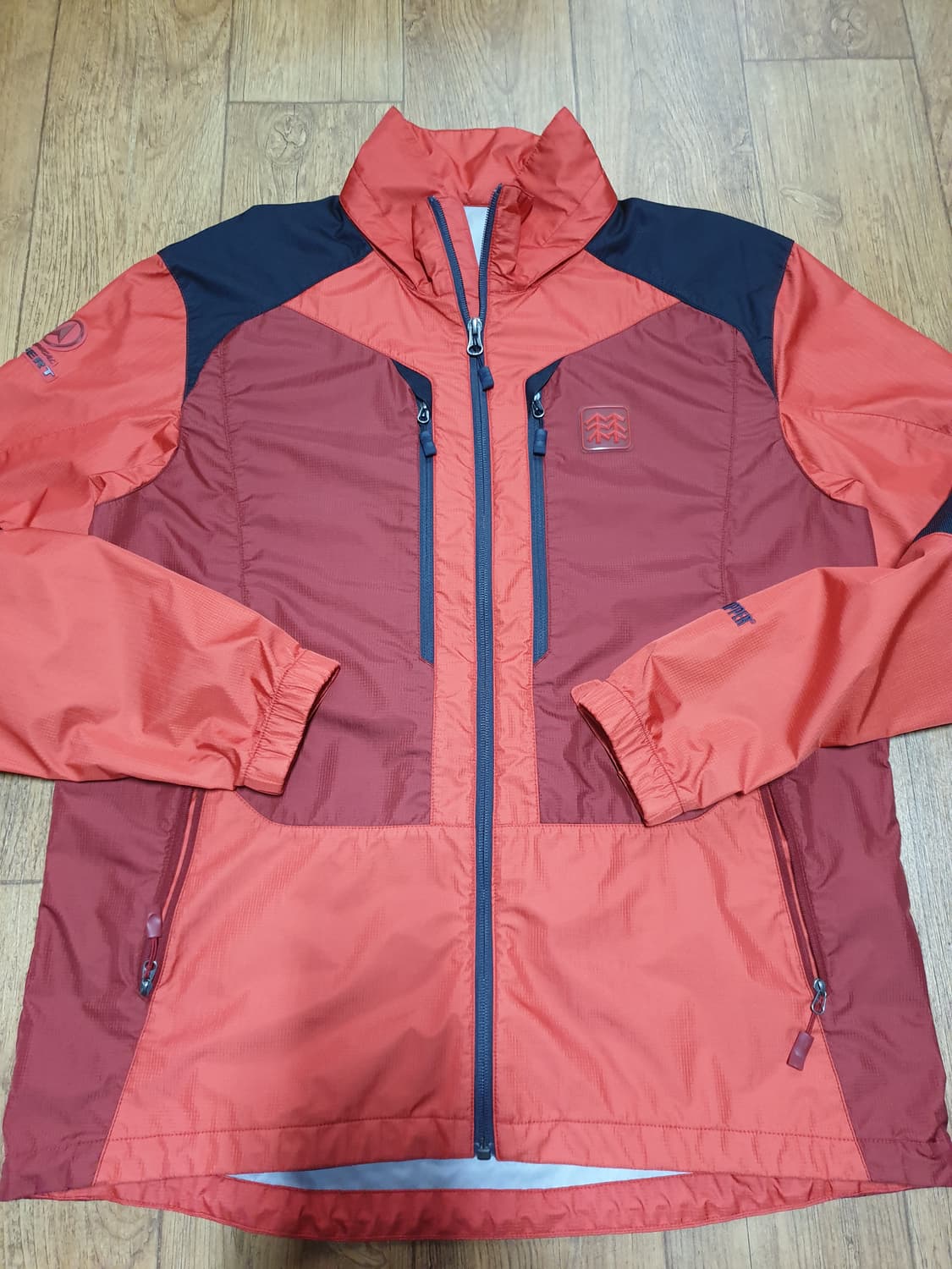 1054 코오롱 아웃도어 바람막이 105 사이즈입니다 상품이미지2