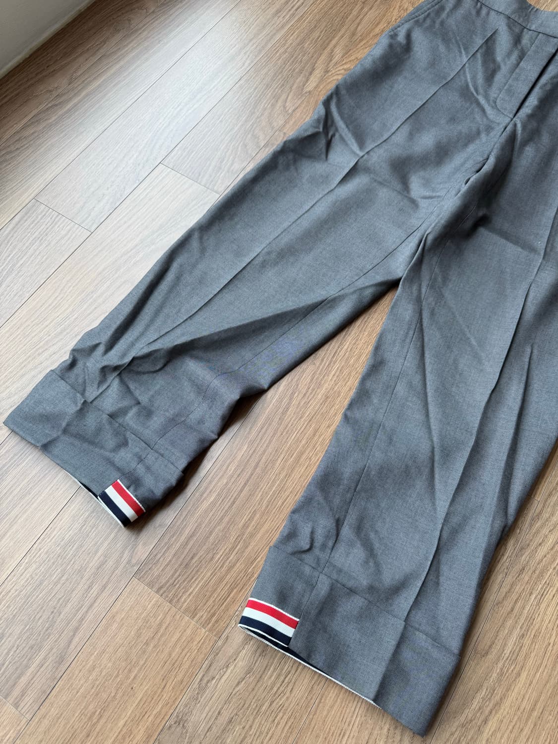 [톰브라운] 그레이 트라우저 그로그랭 스트라이프 커프 Size 1 상품이미지2
