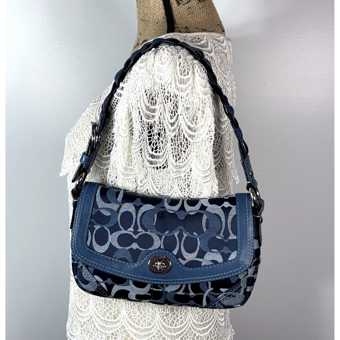 코치 블루 위빙 숄더백 상품이미지1