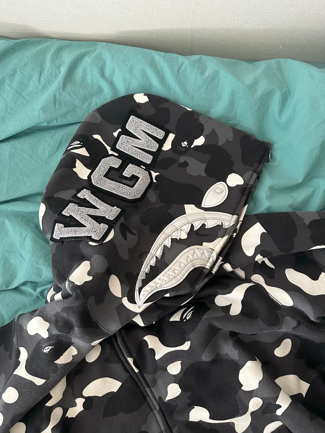 베이프 시티카모 샤크후드집업 상품이미지3