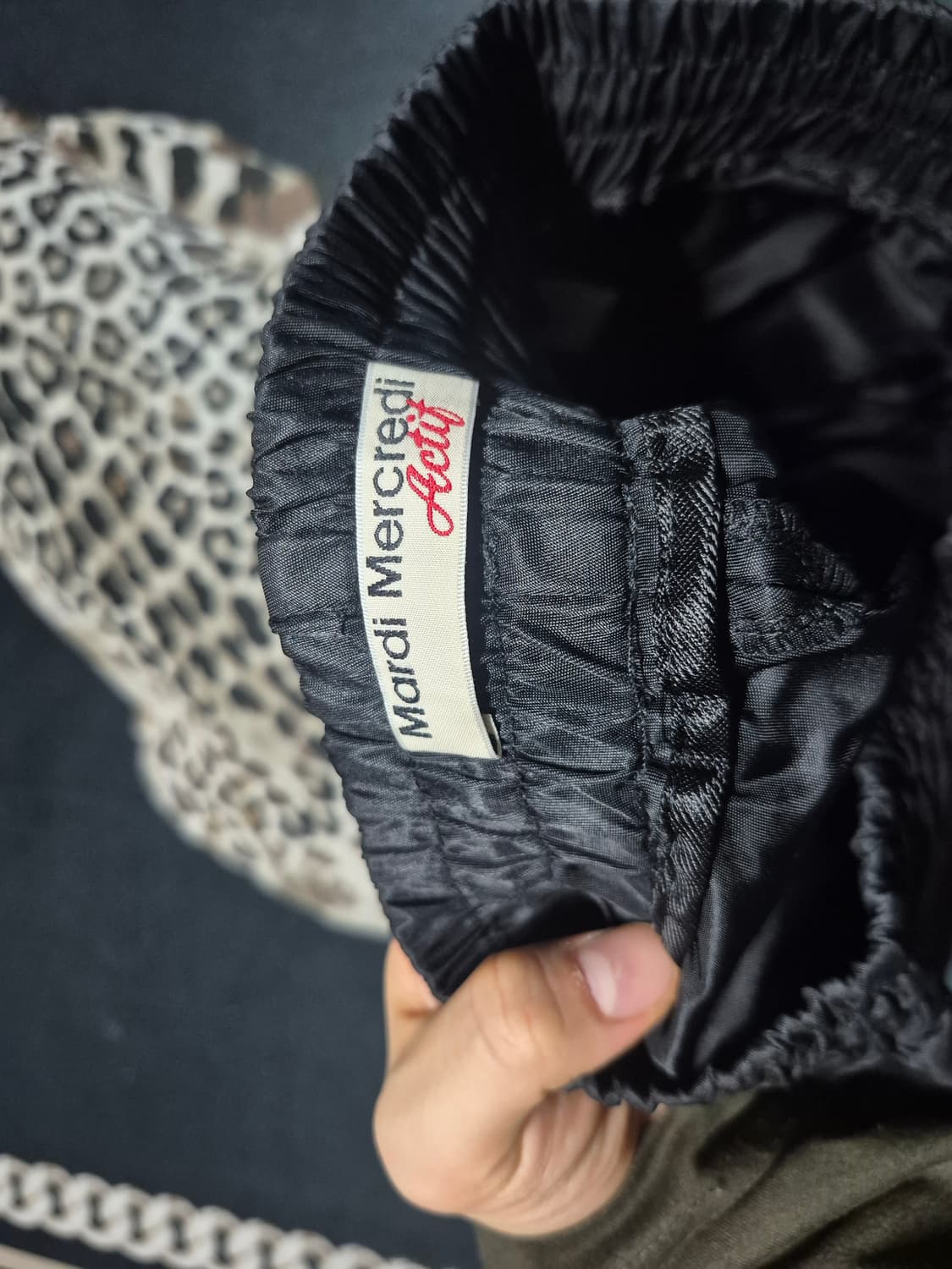 마르디 메크르디 로고 블랙 밴딩 스커트  상품이미지3