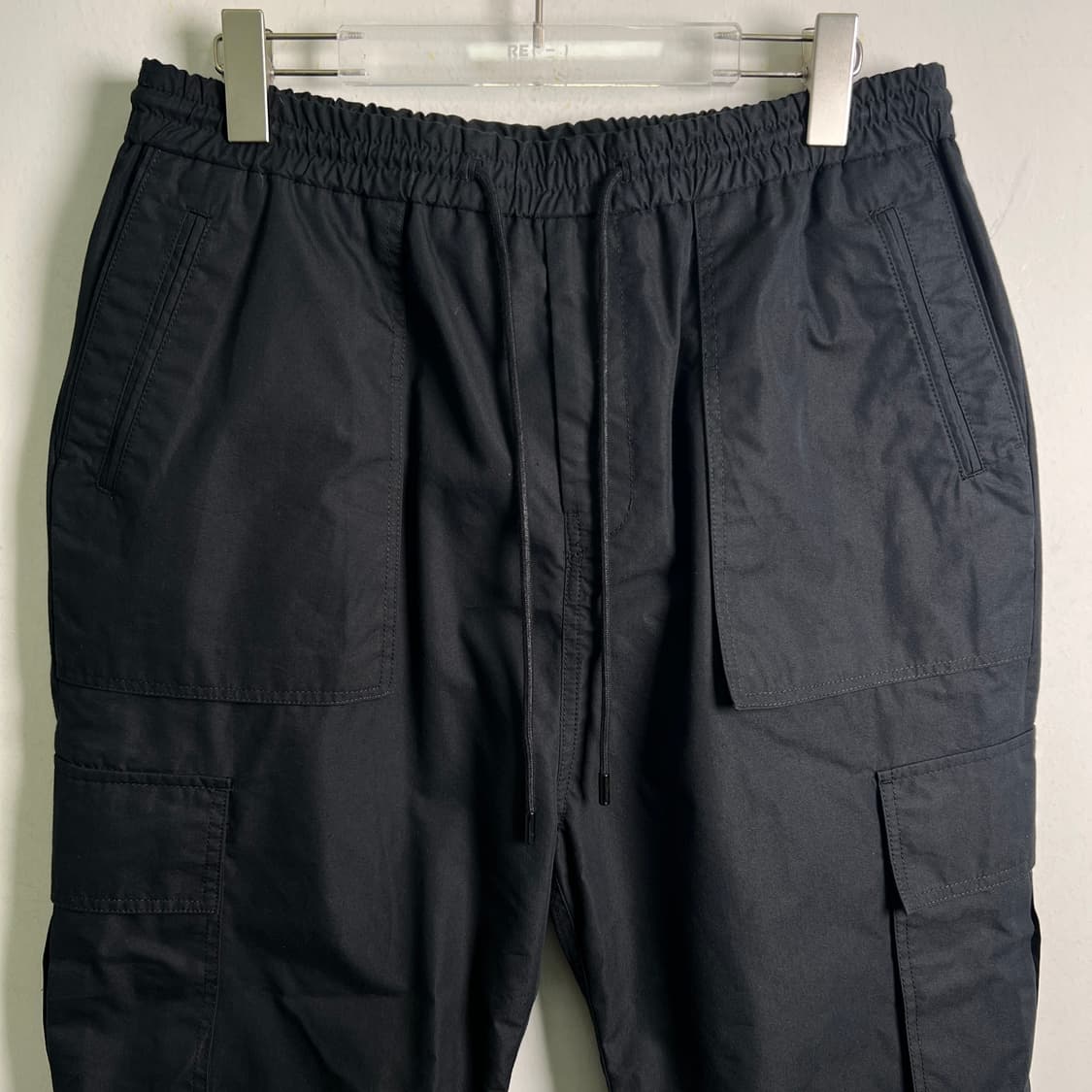 18fw 준지 블랙 테이퍼드 카고 팬츠 48 상품이미지5