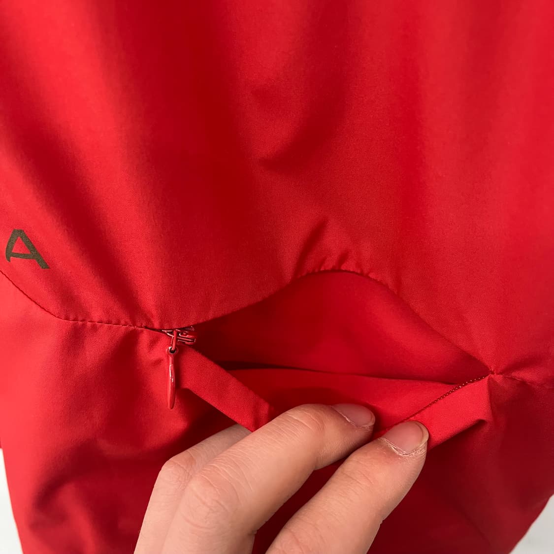 발렌시아가 레드 V넥 긴팔 티셔츠 남M 상품이미지8