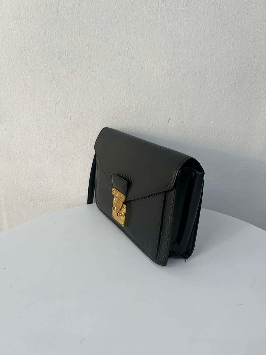 루이비통 정품 에삐 가죽 클러치백 상품이미지2