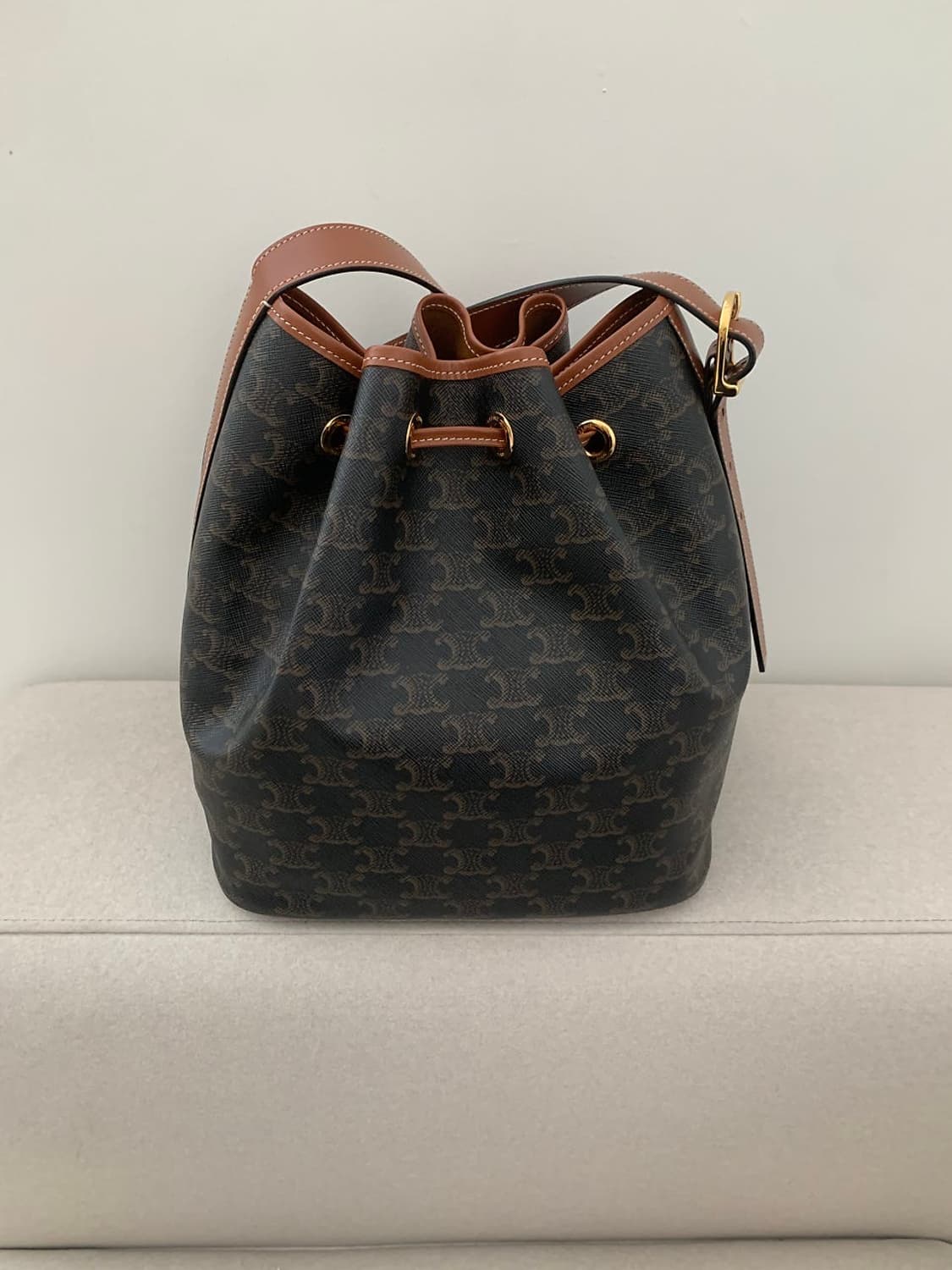 셀린느 드로우 스트링백 미듐 상품이미지3