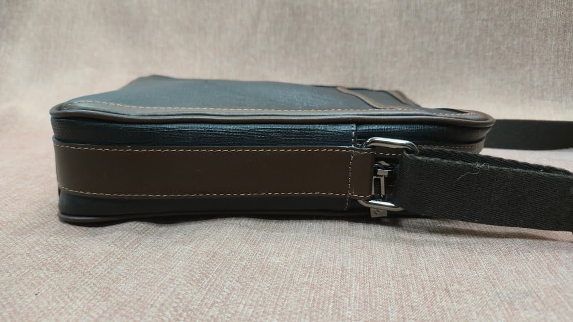 닥스- 블랙 컬러 소가죽 배색 크로스백 상품이미지3