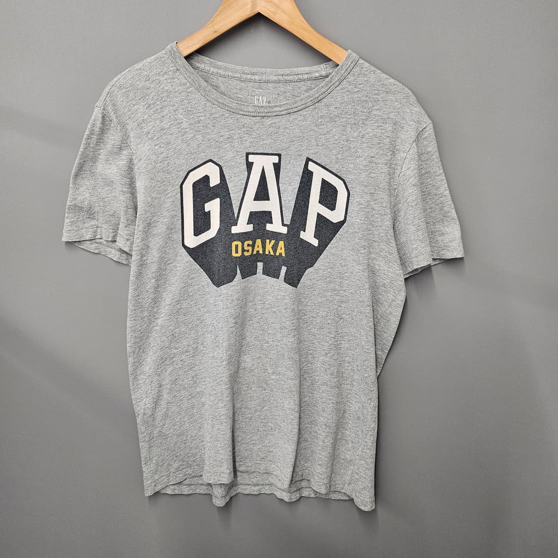 갭 GAP OSAKA 프린팅 반팔티 그레이 상품이미지1