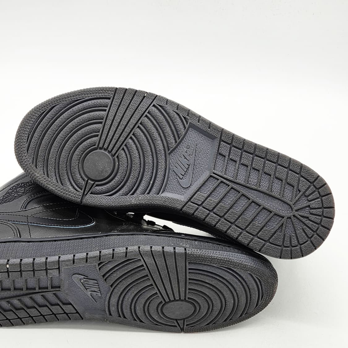 나이키 에어 조던 1 레트로 미드 블랙 2016 (265) 상품이미지3
