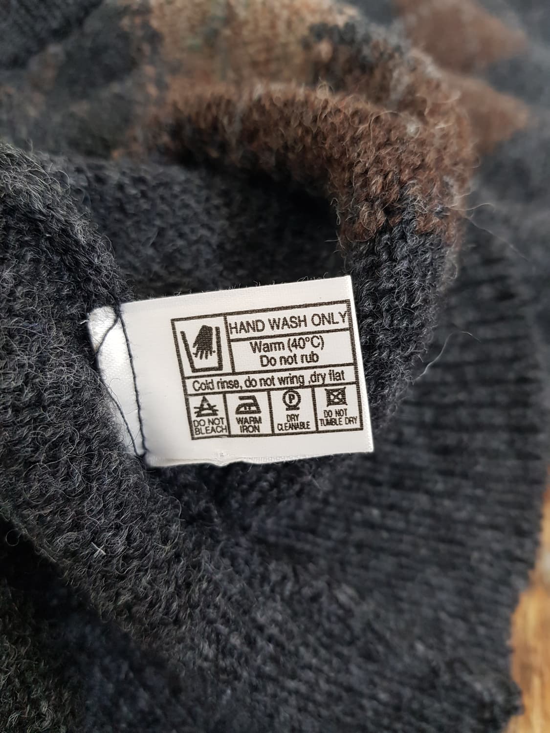 [L/정품] 버버리 아가일 패턴 울 니트 차콜 상품이미지7