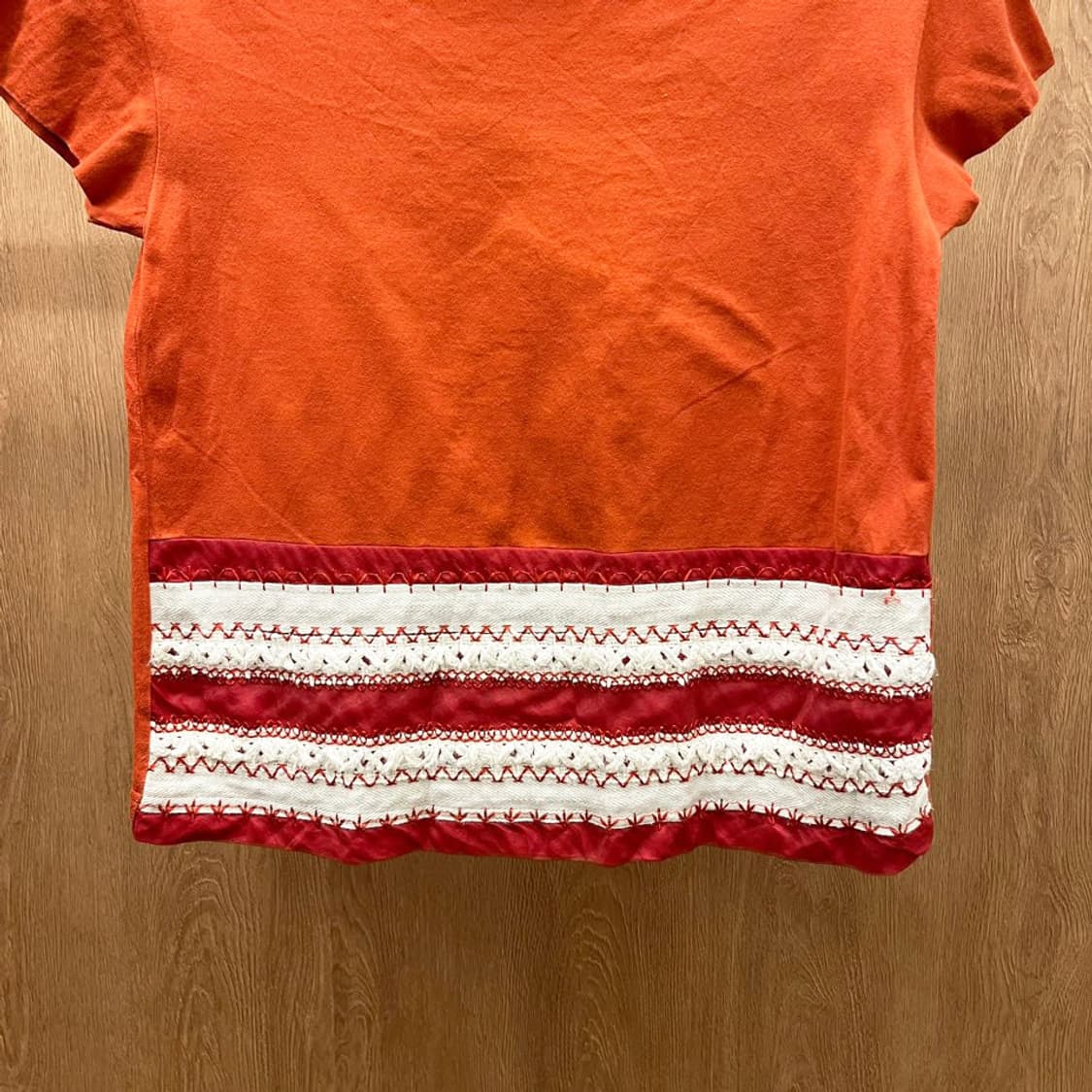 이세이미야케 반팔 티셔츠 세미 하이넥 레이스 트리밍 디테일 오렌지 상품이미지5