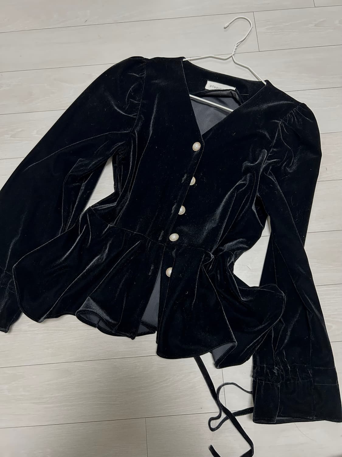 블랙 벨벳 블라우스 상품이미지1