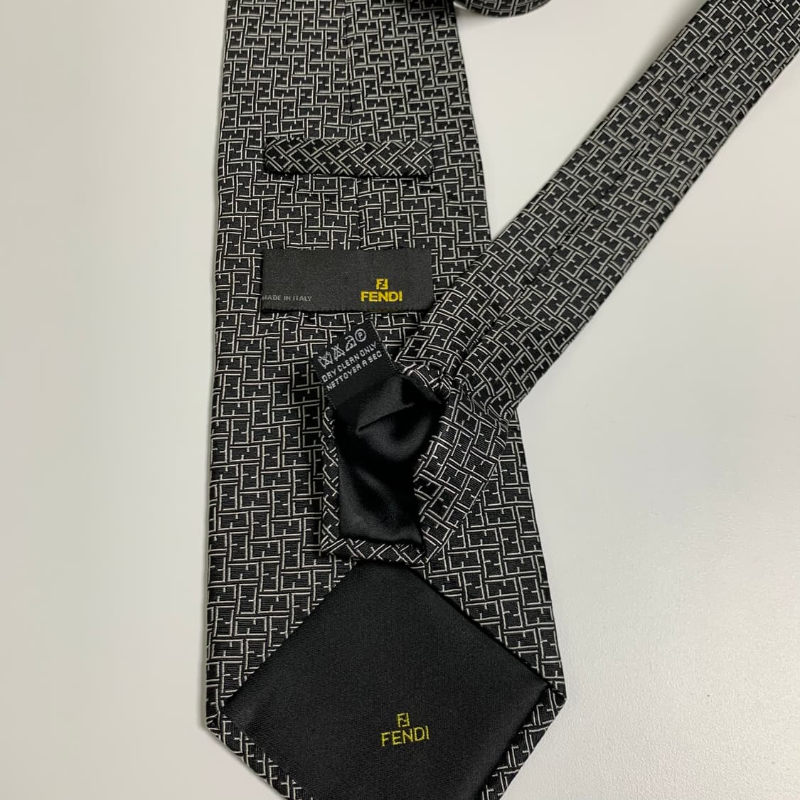 펜디(FENDI) 신형 FF모노그램 명품넥타이 블랙컬러 A+등급 최상급 상품이미지8