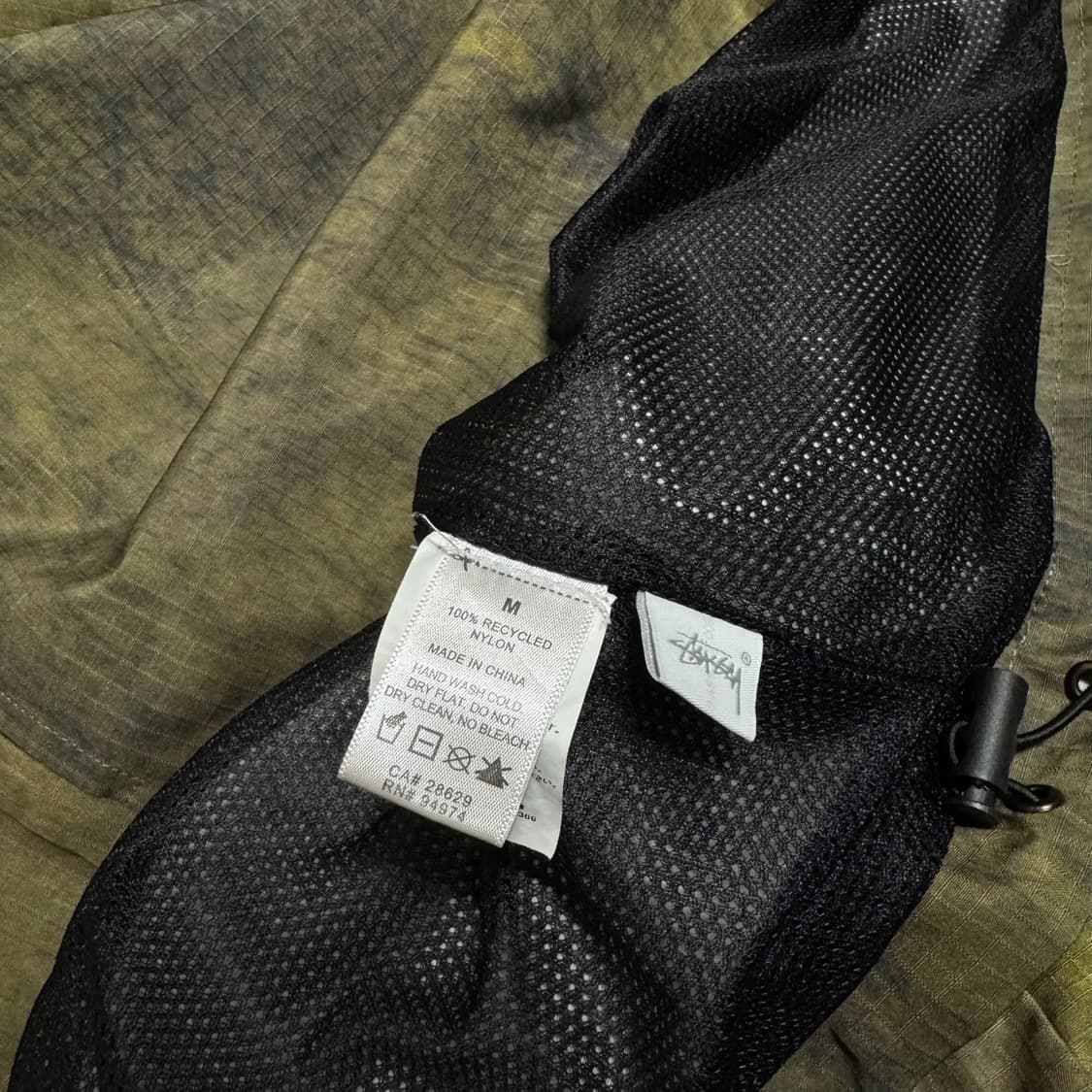 스투시(STUSSY) 카키컬러 리사이클 폴리 카모쿼터 집업 풀오버 자켓 상품이미지8