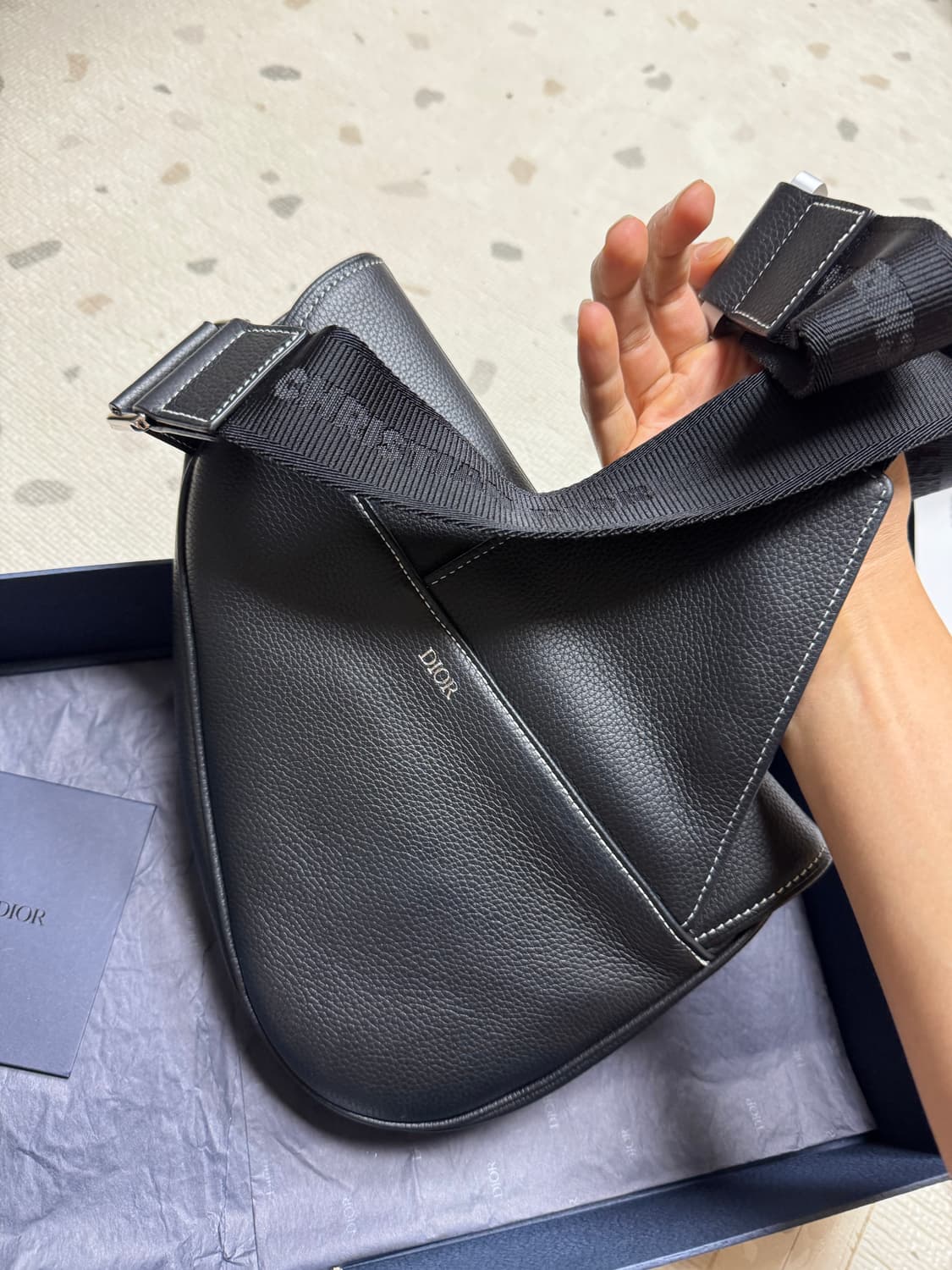 디올 스티치 새들백  팝니다 상품이미지3