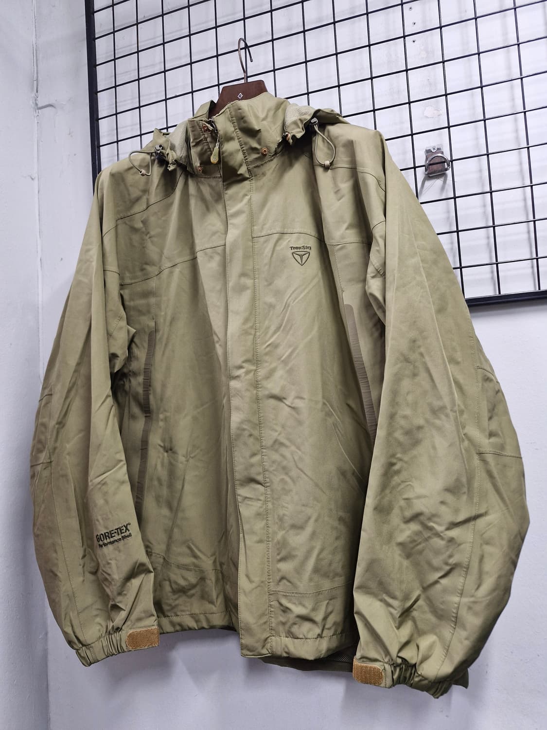 110XXL 트렉스타 고어텍스 바람막이 자켓. 상품이미지3