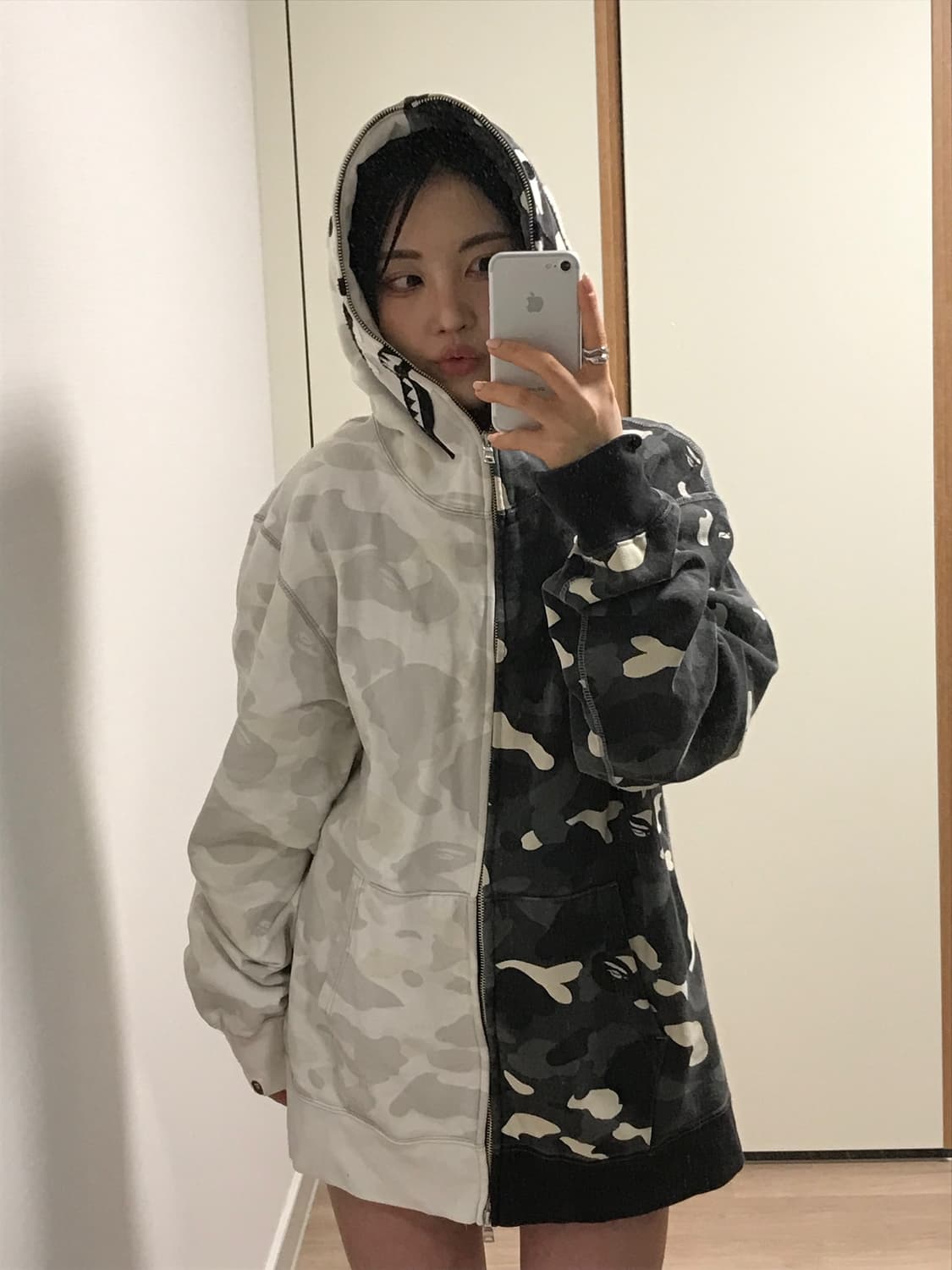 베이프 반반 샤크 후드집업 상품이미지1