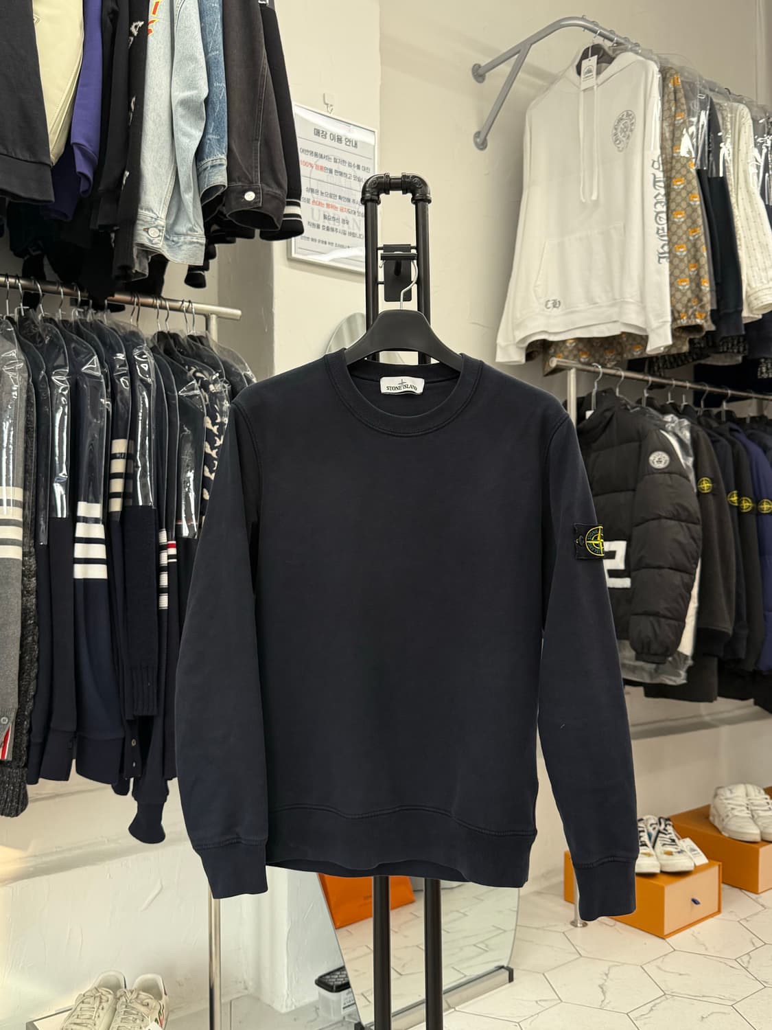 [M] 스톤아일랜드 와펜 맨투맨 상품이미지1