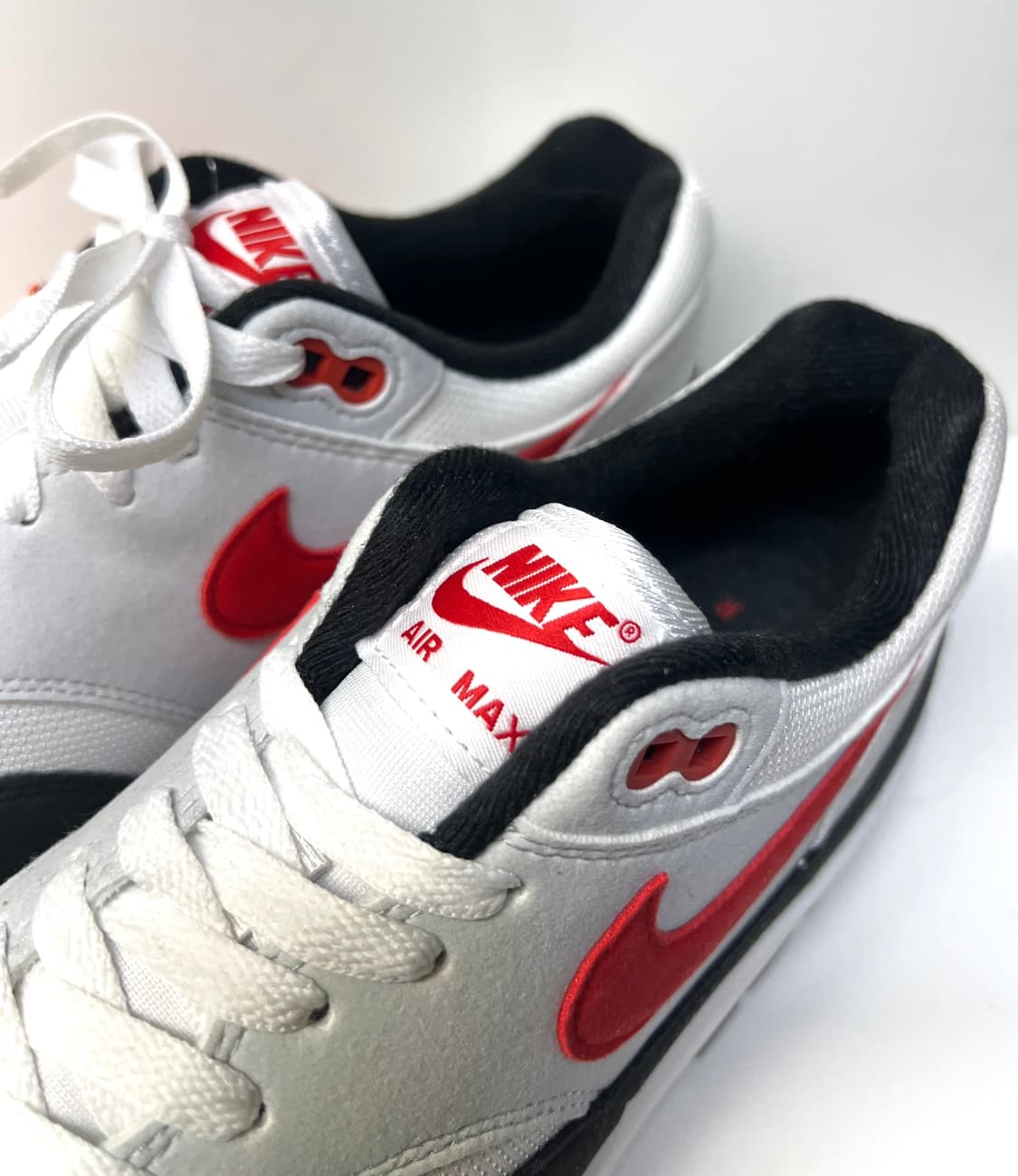 [270] 나이키 에어맥스 1 퓨어 플래티넘 앤 유니버시티 레드 상품이미지3