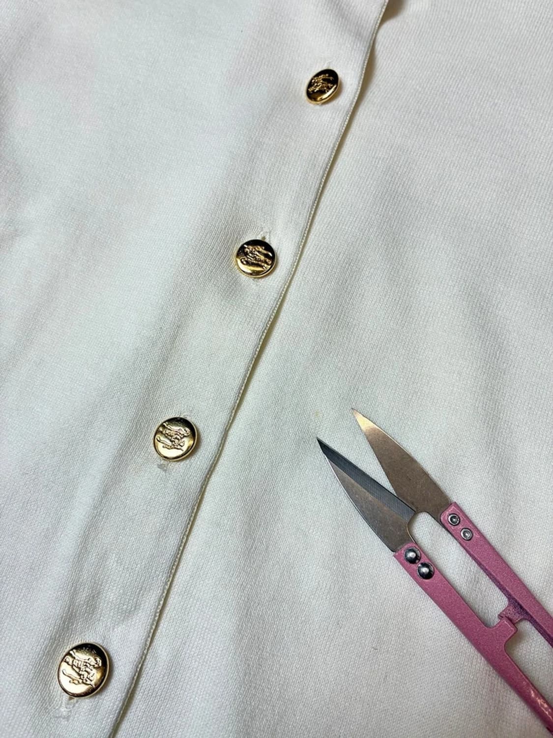 버버리 90's 금장 니트 가디건 PN8648 상품이미지4