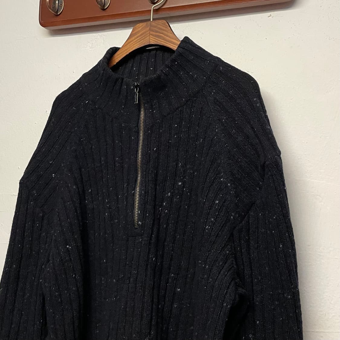 아이스버그 버진 울 블랙 스웨터  상품이미지2