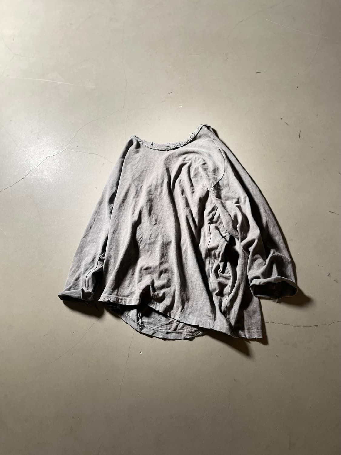  KZ Atelier Distressed Wide Sleeve Top 상품이미지1