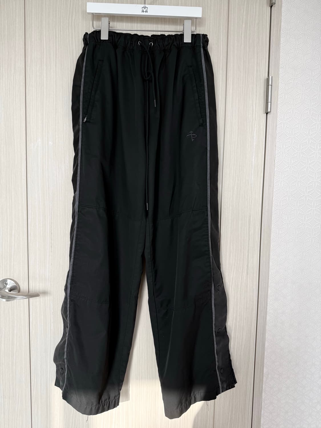 [3]폴리테루 트랙팬츠 트리플블랙 상품이미지1