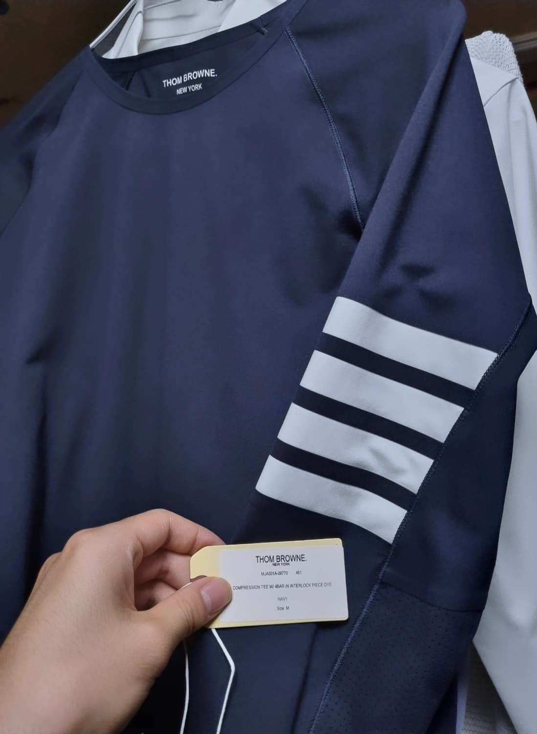 톰브라운 네이비 나일론 사선완장 기능성티 상품이미지1