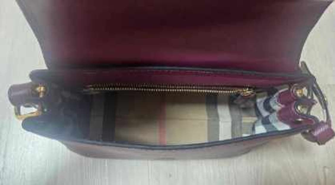 매장구입 버버리  크로스백  정품  상품이미지5