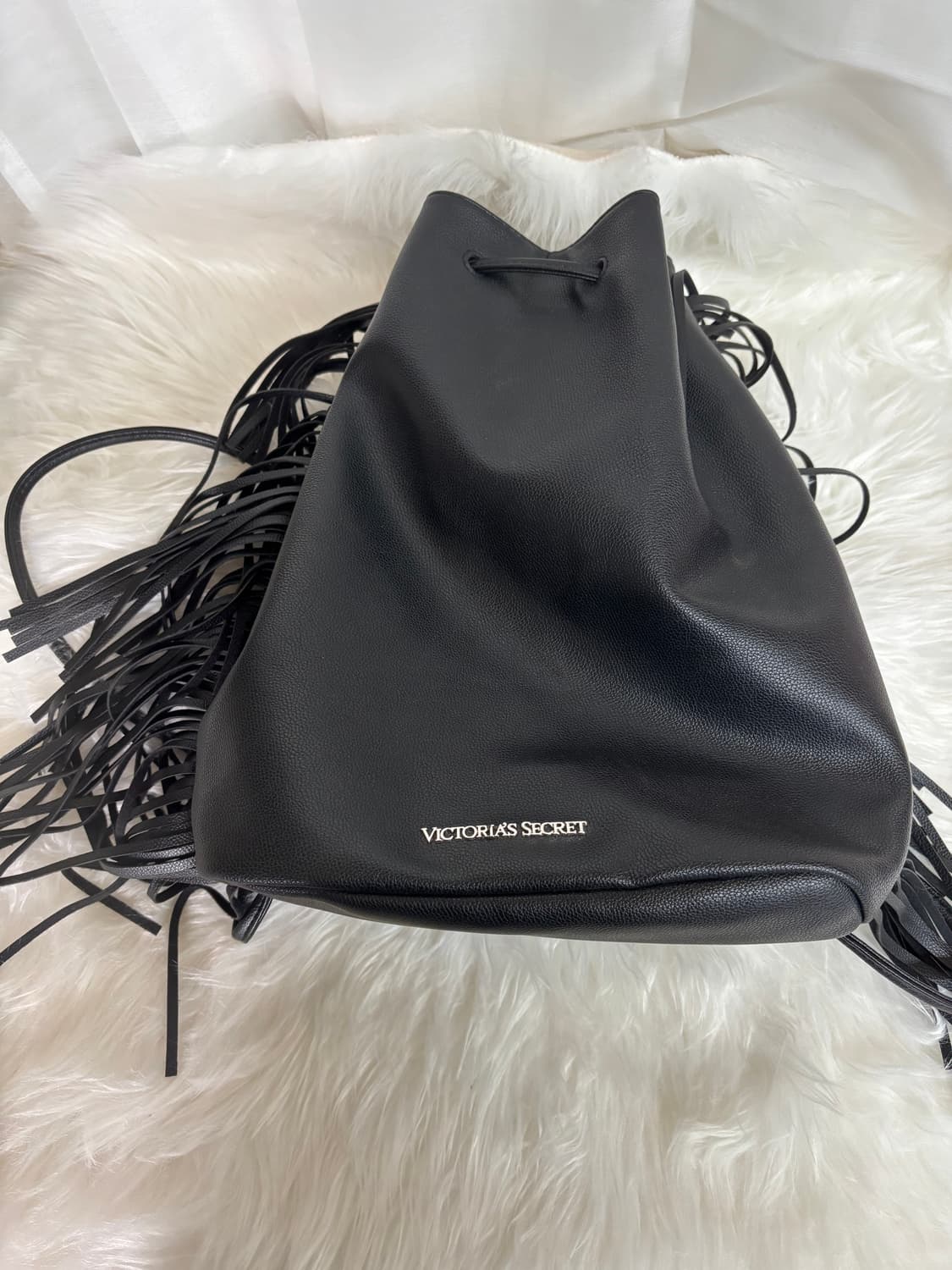 빅토리아 시크릿(Victoria's Secret)블랙 프린지 버킷백 백팩 상품이미지1