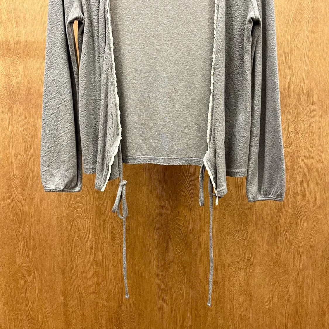 빔즈 보이 긴팔 가디건 프릴 컷오프 웨이스트 스트랩 디테일 그레이 상품이미지5