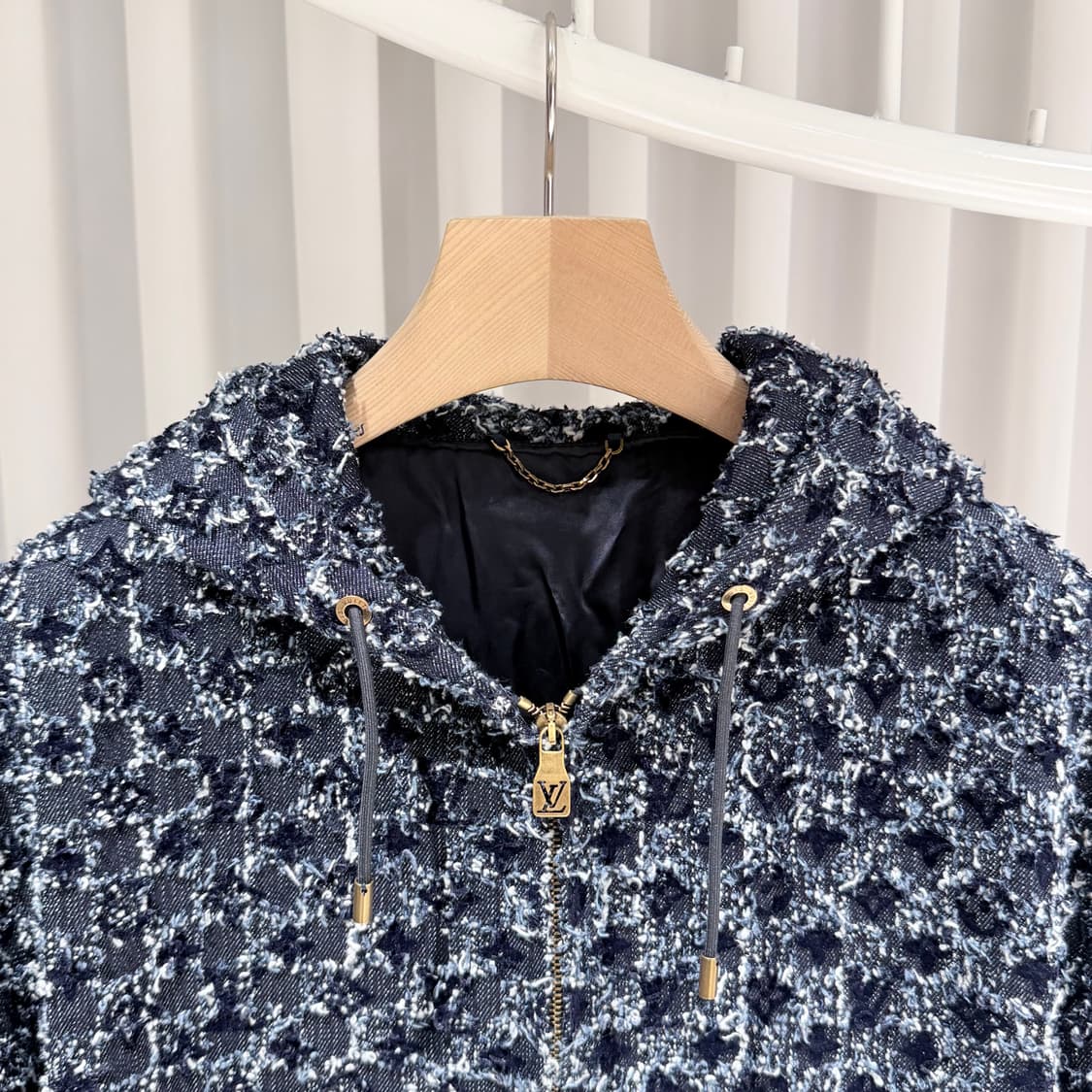 (A+/56) / 25년제조 루이비통 플록드 모노그램 데님 후드집업 자켓 상품이미지3