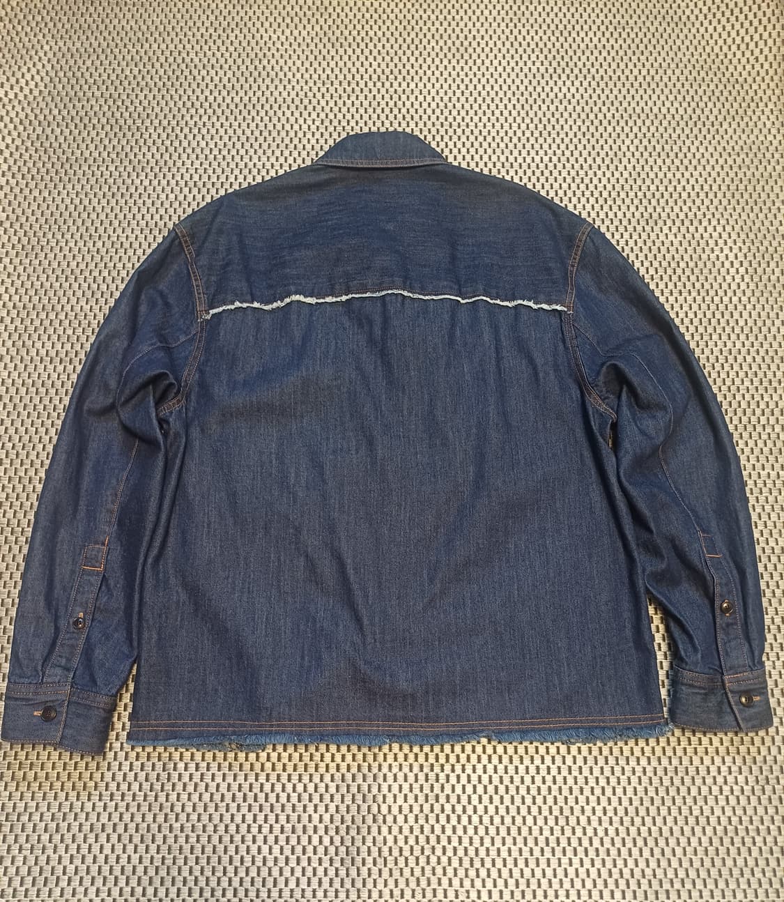 [S] 쿠어(COOR) 데님 컷오프 크롭 셔츠 (인디고) 상품이미지5