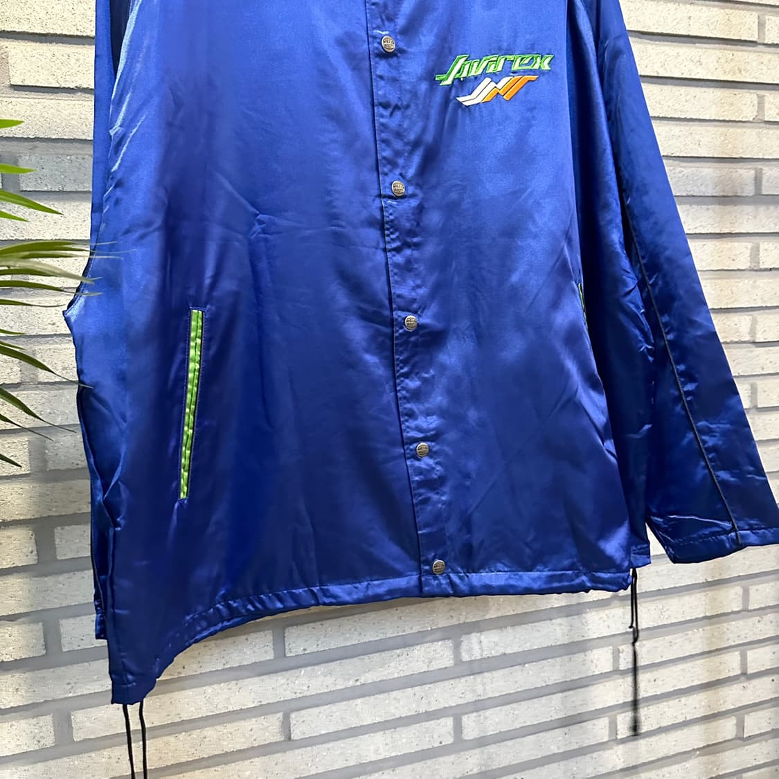 아비렉스 새틴 코치 자켓 스냅버튼 레터링 로고 밑단 스트링 디테일 블루 상품이미지5