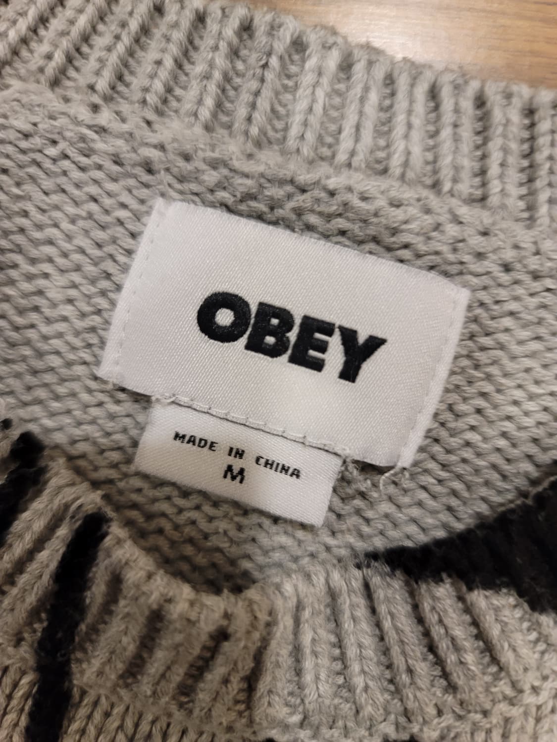 아이앱&오베이 페이디드 포스터 스웨터 그레이 멀티 상품이미지2