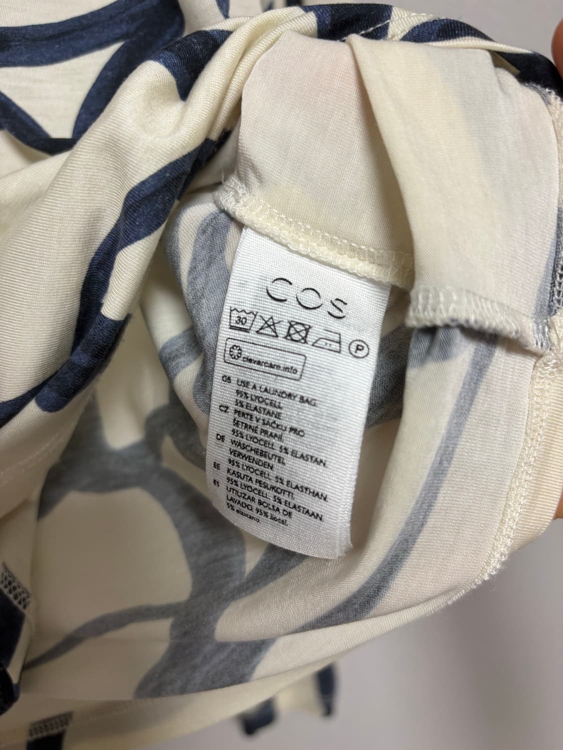 코스 프린티드 탑 슬림핏 COS 프린팅티 상품이미지3