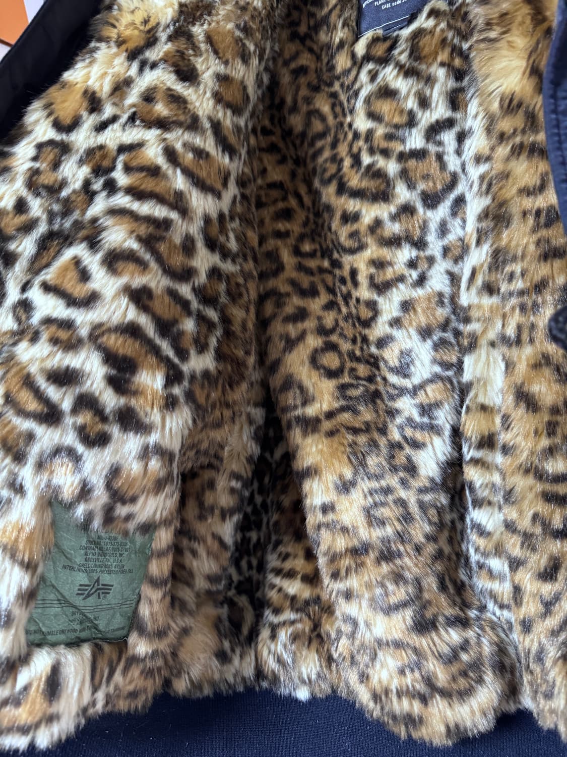 스투시 x 알파 인더스트리 N-2B 숏 웨이스트 파카 블랙 상품이미지6