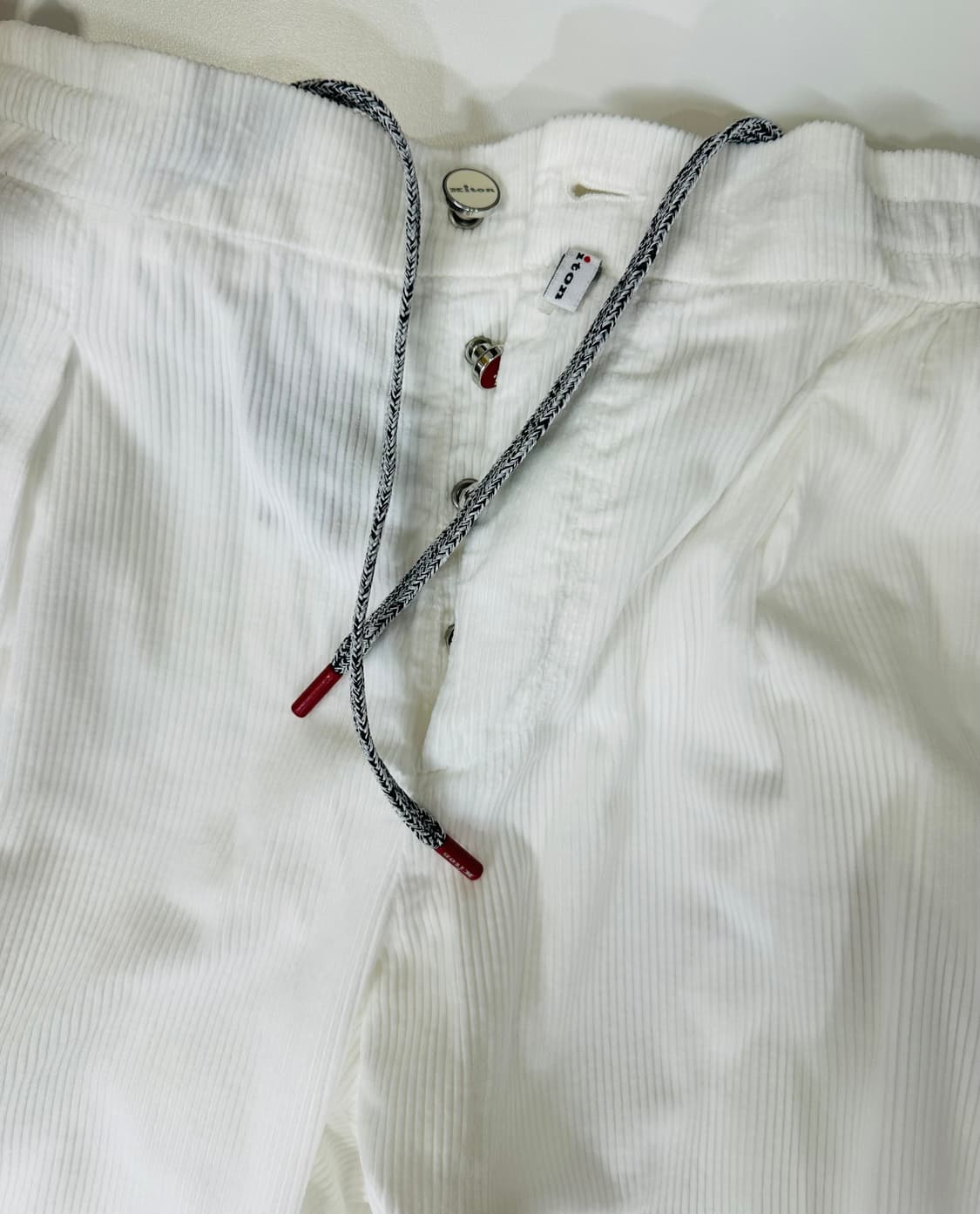 키톤 나폴리 새상품 코듀로이 드로스트링 화이트 팬츠 상품이미지3