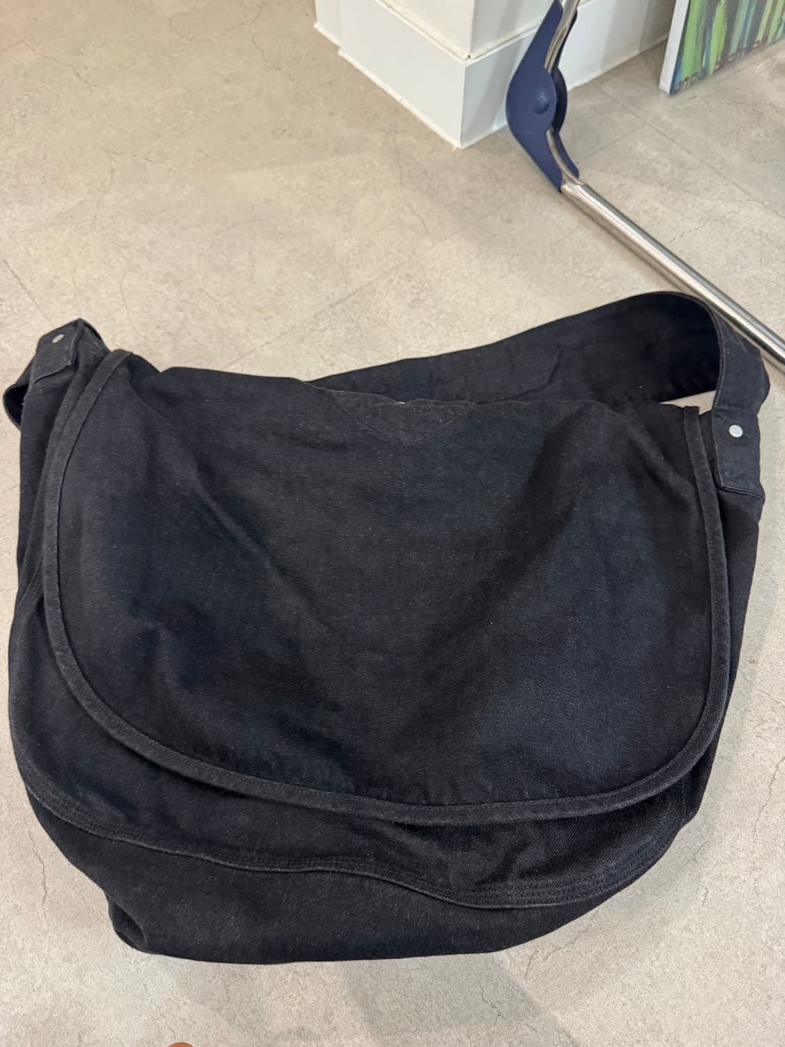 트로피클로딩 뉴스페이퍼백 가방 검정색 상품이미지5