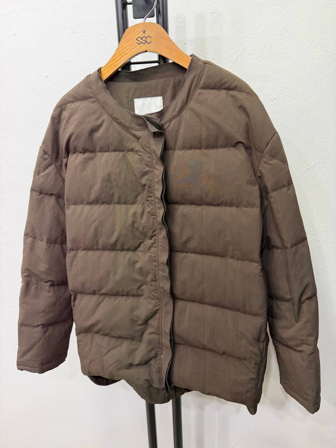 정품) 구호 여성 오버사이즈 브라운 구스경량 패딩 81 상품이미지3